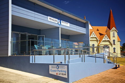 Penguin Beachfront Apartments - Queensland Tourism 1
