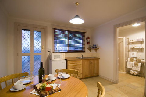 Ellie\'s Cottages - QLD Tourism 24