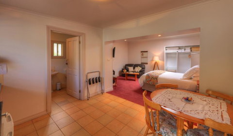 Ellie\'s Cottages - QLD Tourism 13