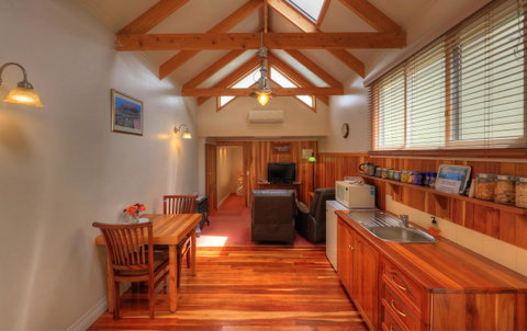 Ellie\'s Cottages - QLD Tourism 16