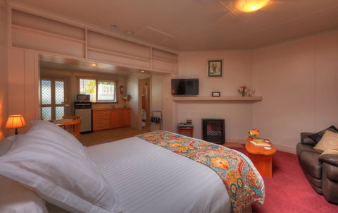Ellie\'s Cottages - QLD Tourism 12