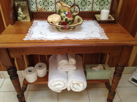 Ellie\'s Cottages - QLD Tourism 25