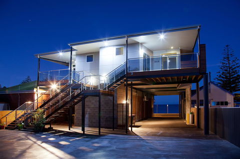 Penguin Waterfront Escape - Queensland Tourism 5