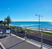 Penguin Waterfront Escape - QLD Tourism