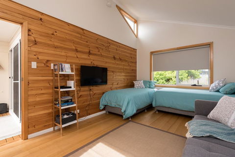 Penguin Beach House - Queensland Tourism 5
