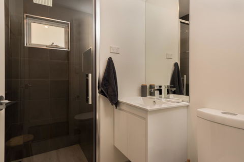 Penguin Beach House - Queensland Tourism 3
