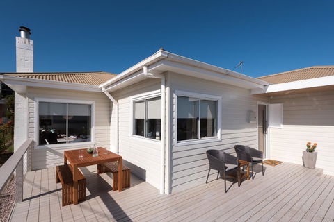 Penguin Beach House - Queensland Tourism 6
