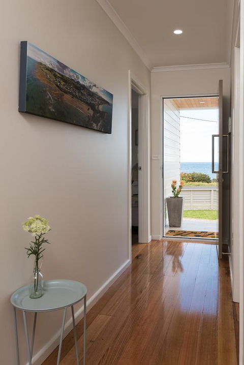 Penguin Beach House - Queensland Tourism 8