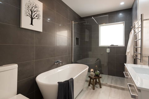 Penguin Beach House - Queensland Tourism 1