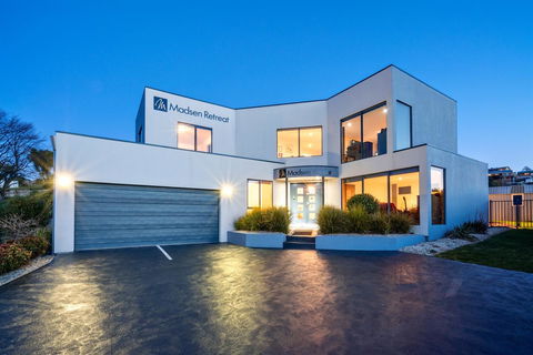 Madsen Retreat - Queensland Tourism 0