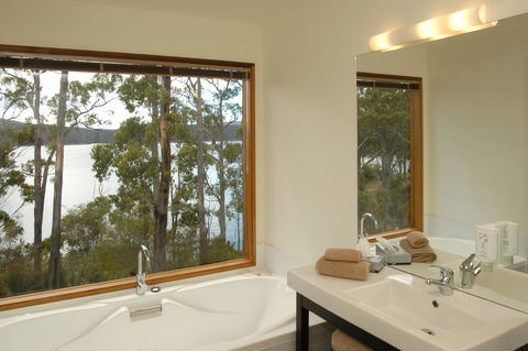 Stewarts Bay Lodge - QLD Tourism 28