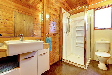 Stewarts Bay Lodge - QLD Tourism 38