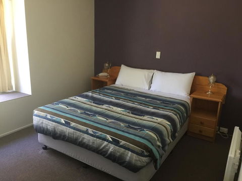 The Fox And Hounds Historic Hotel - QLD Tourism 10