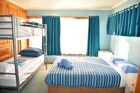 Bicheno Backpackers - Queensland Tourism 13