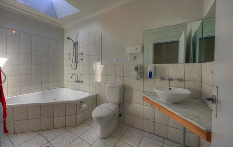Port Arthur Motor Inn - QLD Tourism 11