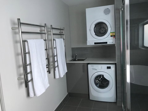 Self Contained Beach View Apartment - Queensland Tourism 14