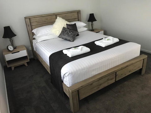 Self Contained Beach View Apartment - Queensland Tourism 8