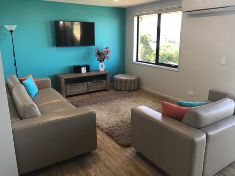 Self Contained Beach View Apartment - Queensland Tourism 4