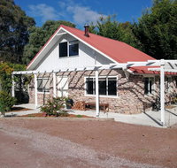 Hilltop Cottages - Queensland Tourism