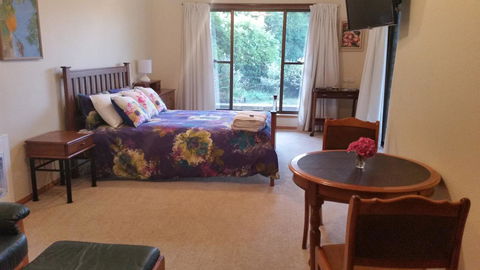 Beezneez B&B - Queensland Tourism 2