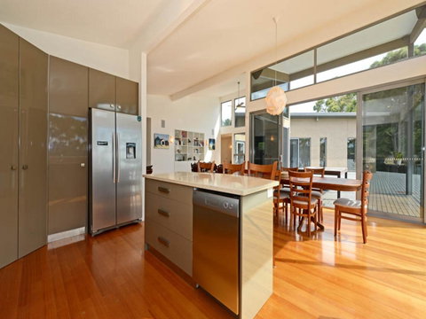 Cloudy Bay Lagoon Estate - QLD Tourism 8