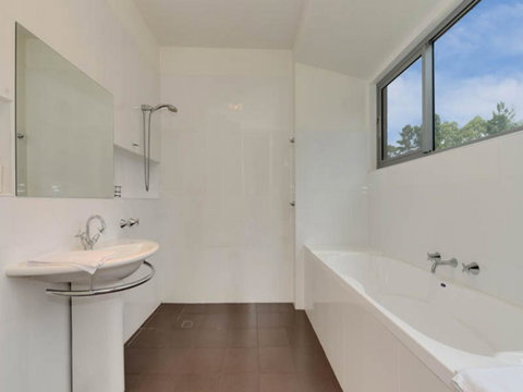 Cloudy Bay Lagoon Estate - QLD Tourism 14