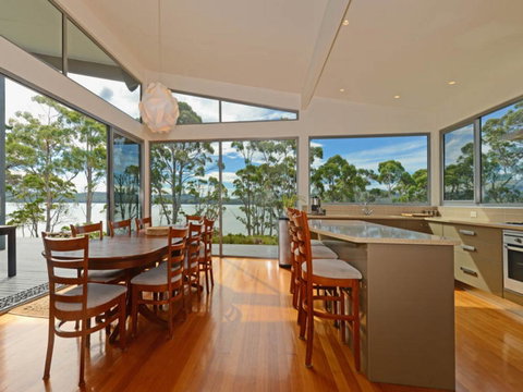Cloudy Bay Lagoon Estate - QLD Tourism 7