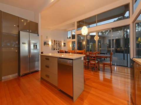 Cloudy Bay Lagoon Estate - QLD Tourism 6