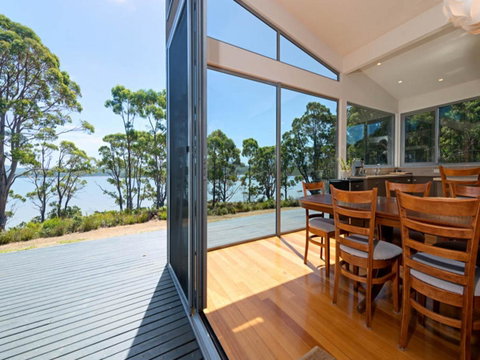 Cloudy Bay Lagoon Estate - QLD Tourism 9