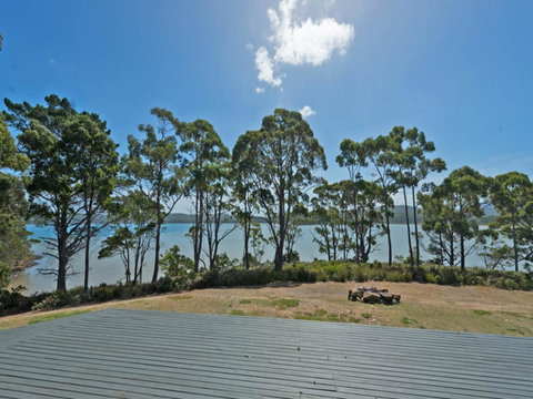 Cloudy Bay Lagoon Estate - QLD Tourism 16