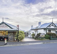 Touchwood Cottages - QLD Tourism