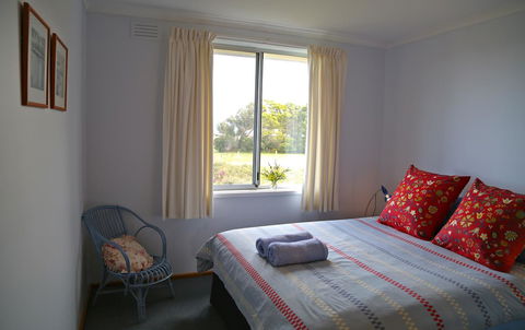 Ar Lan Y Mor - Queensland Tourism 13