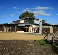 Swansea Backpacker Lodge - QLD Tourism
