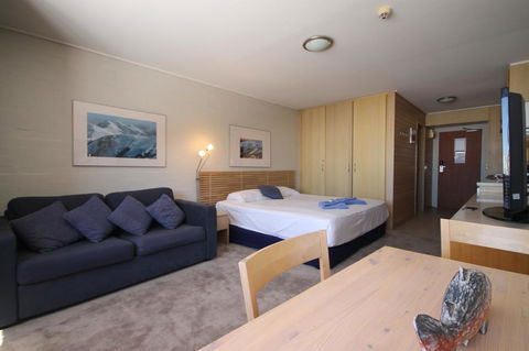 Arlberg Hotham - Queensland Tourism 25