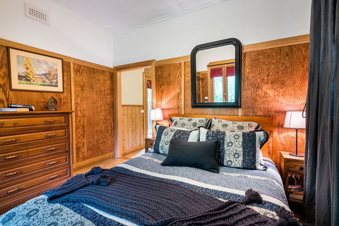 Avalon House - Queensland Tourism 2