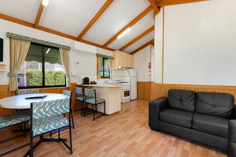 Bright Riverside Holiday Park - Queensland Tourism 23
