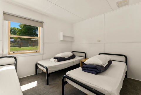 Bright Riverside Holiday Park - Queensland Tourism 1