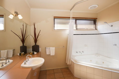Lorne Surf Apartments - QLD Tourism 32