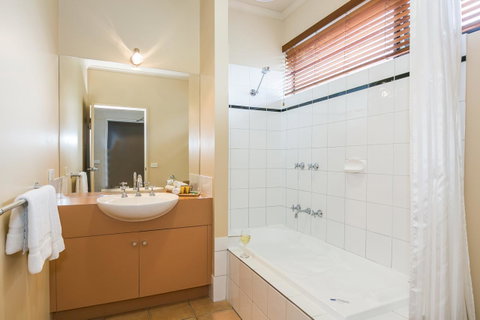 Lorne Surf Apartments - QLD Tourism 25