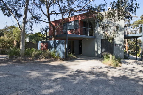 Lorne Surf Apartments - QLD Tourism 8