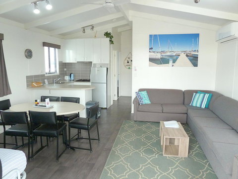 Apollo Bay Waterfront Motor Inn - Queensland Tourism 17