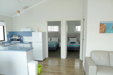 Apollo Bay Waterfront Motor Inn - Queensland Tourism 5