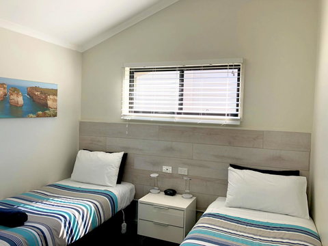 Apollo Bay Waterfront Motor Inn - Queensland Tourism 24