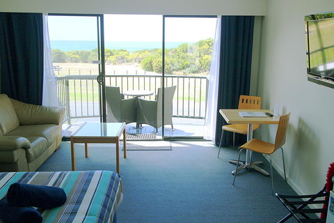 Apollo Bay Waterfront Motor Inn - Queensland Tourism 29