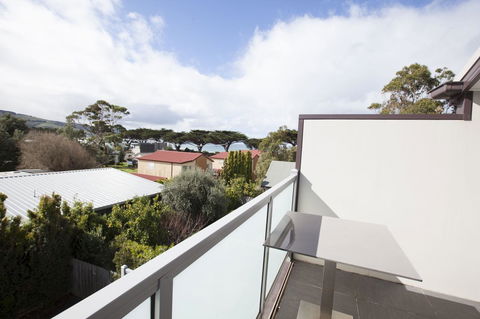 7 Falls Apartments - QLD Tourism 6