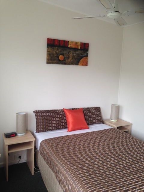 Beachcomber Motel & Apartments - QLD Tourism 39