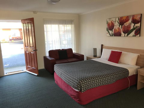 Beachcomber Motel & Apartments - QLD Tourism 1