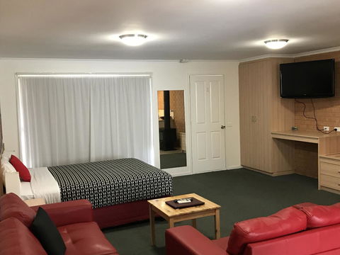 Beachcomber Motel & Apartments - QLD Tourism 11