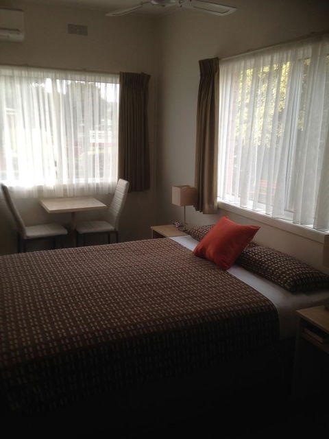 Beachcomber Motel & Apartments - QLD Tourism 36