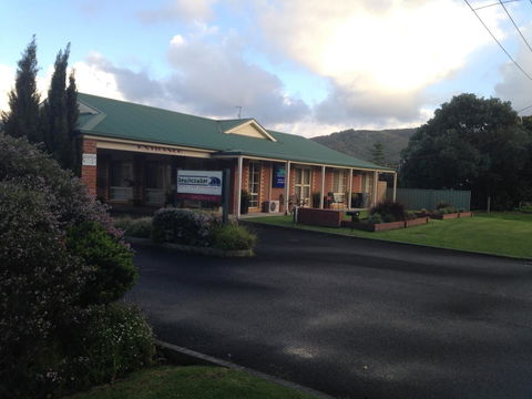 Beachcomber Motel & Apartments - QLD Tourism 3